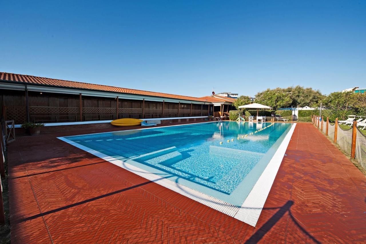 La Bougainville Tuscan Riviera B&B 维亚雷焦 外观 照片